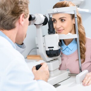 IMO-да катаракта операциясы