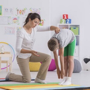 Как лечат сколиоз у детей: лечебная гимнастика, массаж, физиопроцедуры, ношение корсета