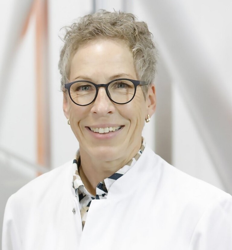 Доктор Эльке Янушек (Elke Januschek)