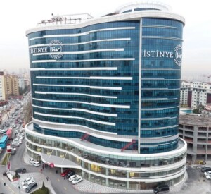 Лікування сколіозу в клініці Liv Hospital Туреччина