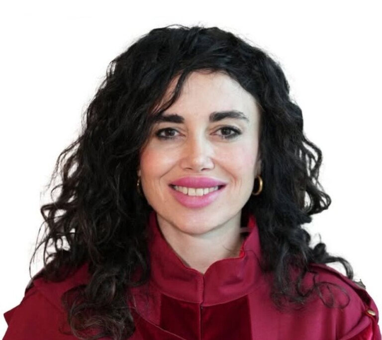 Тансу Алтынташ (Tansu Altıntas)