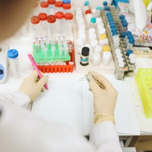 чому з'являється рак грудей