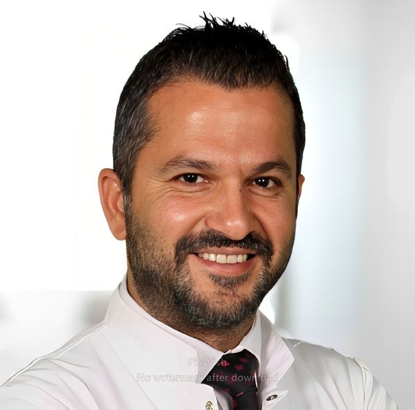 Доцент Хакан Сейит (Hakan Seyit)