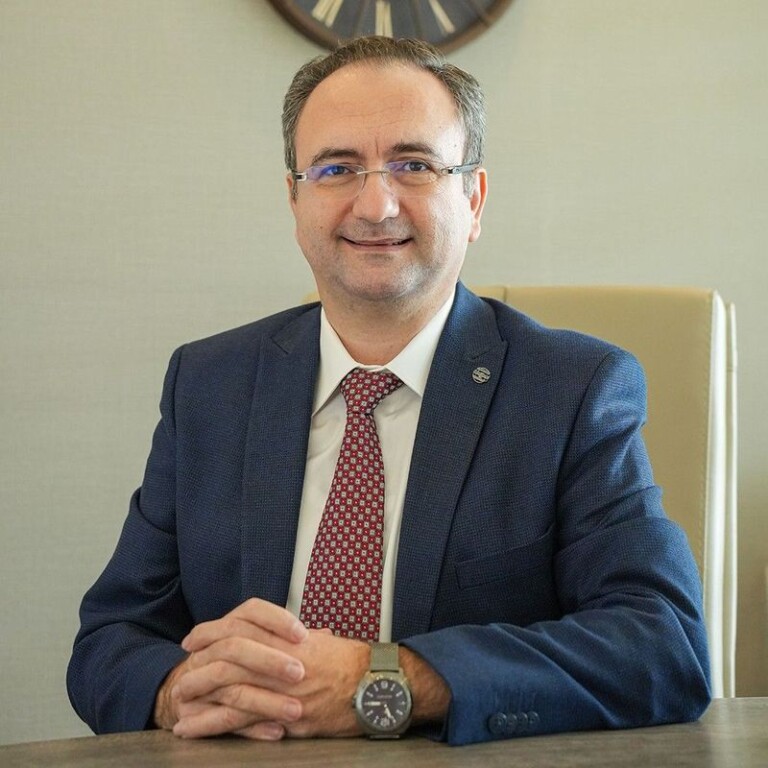 Проф. Волкан Тугчу (Volkan Tugcu)