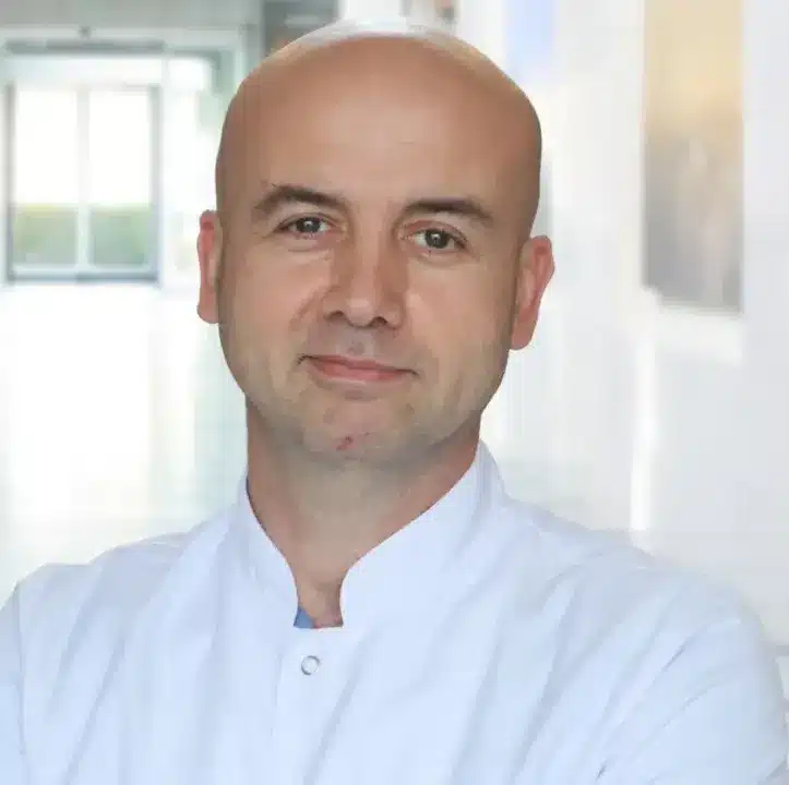 Доцент Джем Ялчынкая (Cem Yalcinkaya)