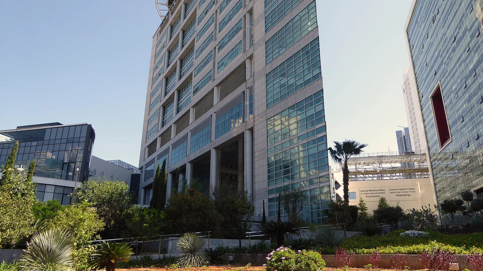 Facade of Tel Aviv Sourasky Medical Center — Ichilov