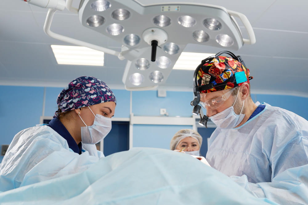 L'équipe chirurgicale de Medical Park pendant une opération